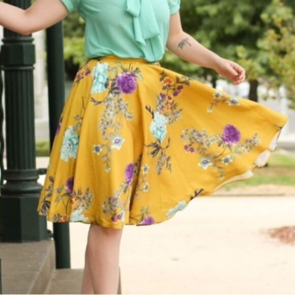 Modcloth Bea Dot Satin A Line Midi Circle Skirt in Size 1X - Picture 4 of 12
